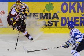 Marek Bartánus v rudém dresu.