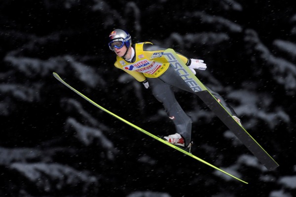Thomas Morgenstern zůstává na čele Světového poháru.