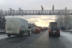 Většina komunikací je sjízdná, řidiči mají dbát zvýšené opatrnosti.