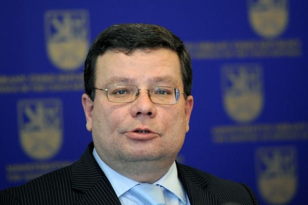 Podle Vondry jde o ukázkový příklad toho, jak docházelo na ministerstvu obrany k porušování zákona o veřejných zakázkách. Podle Vondry jde o ukázkový příklad toho, jak docházelo na ministerstvu obrany k porušování zákona o veřejných zakázkách.
