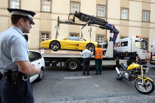 Úřady budou muset navracet auta na místo odtahu.