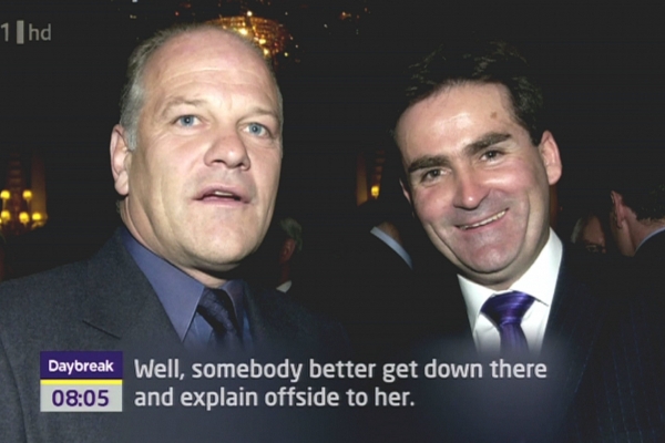 Komentátoři Andy Gray (vlevo) a Richard Keys způsobili v Premier League pořádný trapas.