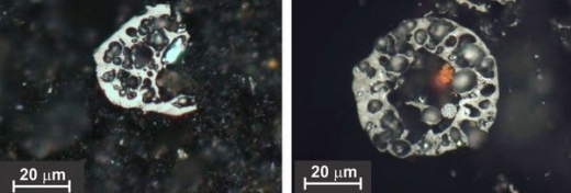 Vlevo částice sopečného prachu z doby před 250 miliony let, vpravo popílek z dnešní uhelné elektrárny. Vlevo částice sopečného prachu z doby před 250 miliony let, vpravo popílek z dnešní uhelné elektrárny.