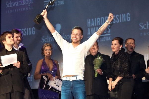 Kadeřník roku 2010 Zoltán Takács. Kadeřník roku 2010 Zoltán Takács.