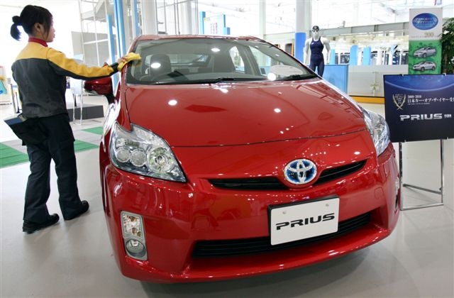 Toyota se snaží udržet si post světové jedničky (na ilustračním snímku její hybridní Prius).