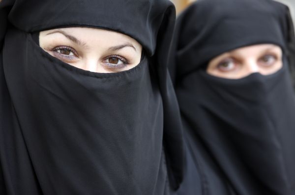 Pokud jde o Evropu, americká organizace předvídá, že muslimské obyvatelstvo se za 20 let zvýší o třetinu z dnešních 44,1 milionu obyvatel na 58,2 milionu, tedy z šesti na osm procent celkové populace. Pokud jde o Evropu, americká organizace předvídá, že muslimské obyvatelstvo se za 20 let zvýší o třetinu z dnešních 44,1 milionu obyvatel na 58,2 milionu, tedy z šesti na osm procent celkové populace.