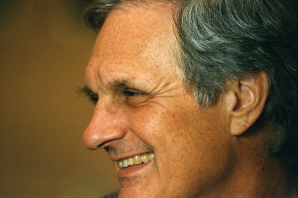 Herec Alan Alda.