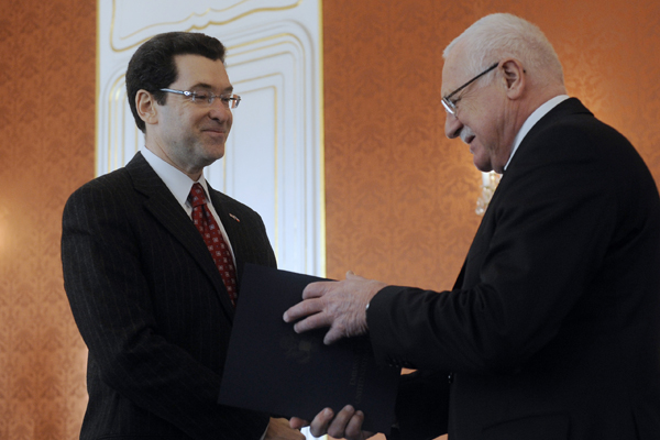Norma Eisen a prezidetn Václav Klaus.