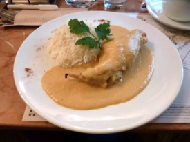 Králík na smetaně s thajskou basmati rýží.