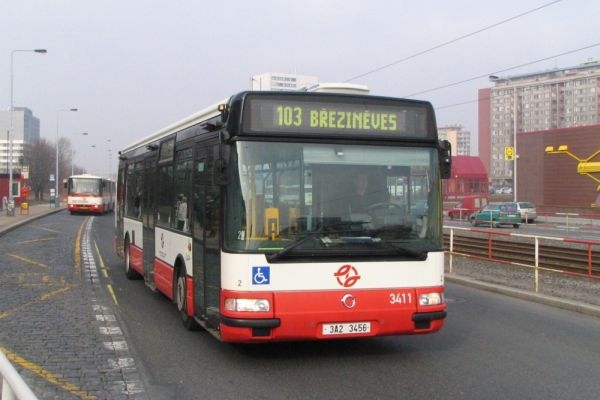 Na lince do Dolních Počernic bude jezdit více bezbariérových autobusů (ilustrační foto).