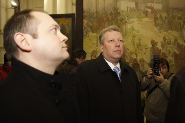 Jihomoravský hejtman Michal Hašek (vlevo) a ministr kultury Jiří Besser krátce po odpečetění Rytířského sálu.