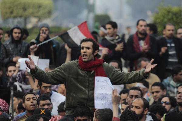V centru Káhiry se začaly znovu shromažďovat tisíce demonstrantů proti režimu egyptského prezidenta Husního Mubaraka.