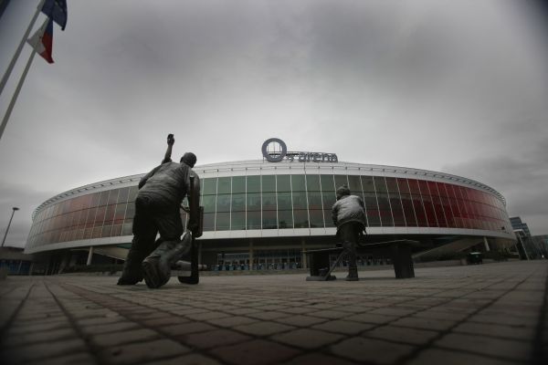 Sazka čelí problémům zejména kvůli vysokým splátkám za výstavbu pražské O2 areny držitelům dluhopisů.