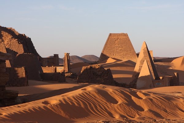 Tradiční egyptské pyramidy letos budou střídat nezřídka jiné pozoruhodnosti (ilustrační foto z Meroe). Tradiční egyptské pyramidy letos budou střídat nezřídka jiné pozoruhodnosti (ilustrační foto z Meroe).