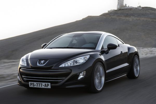 Exteriér se tvůrcům Peugeotu RCZ skutečně povedl