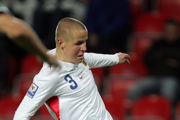 Adam Hloušek pravděpodobně opustí Slavii. Adam Hloušek pravděpodobně opustí Slavii.