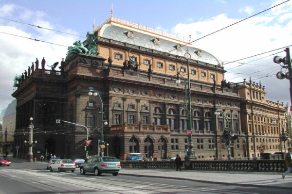 Divadelníci, kteří v ní mají hrát, nemají historickou budovu ND rádi.
