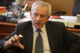 Leoš Heger našel minulý týden plán, jak uspokojit protestující lékaře.