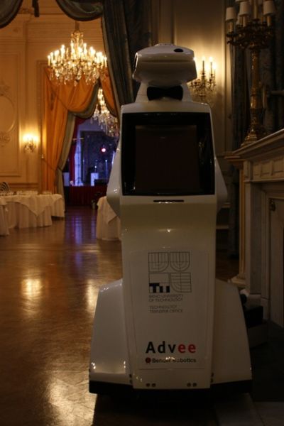 Český robot Advee.