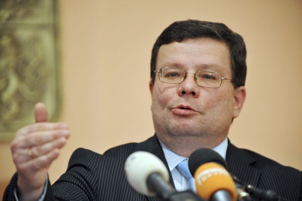 Pokud se prokáže zpronevěra velkého množství peněz, je Vondra připraven rezignovat.