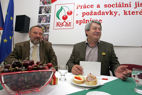 Komunisté rozdělují ODS.