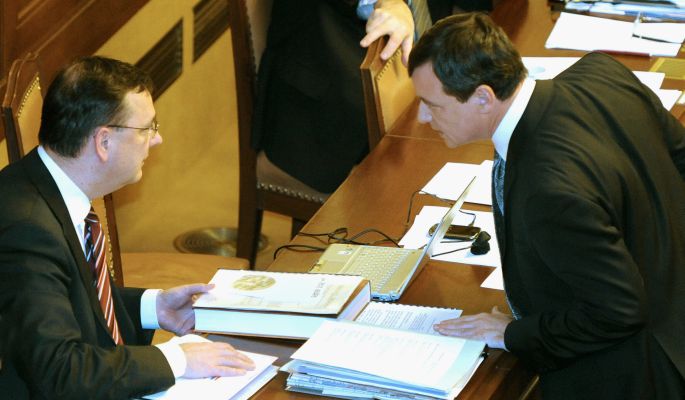 Petr Nečas a David Rath se dohadují o přítelkyních.