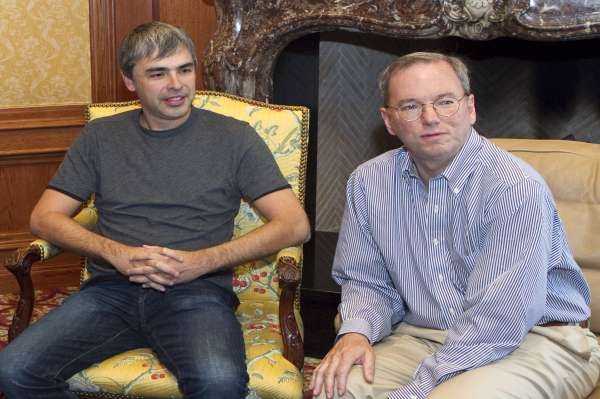 Eric Schmidt (vpravo) s novopečeným šéfem Googlu Larrym Pagem. 