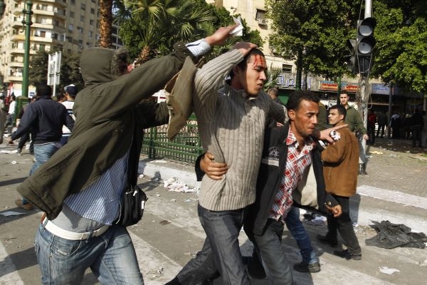 Egypt hlásí přes tisíc raněných. Egypt hlásí přes tisíc raněných.