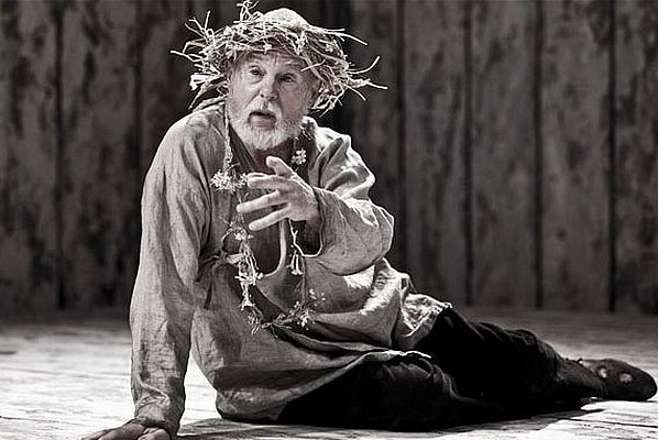 Derek Jacobi jako král Lear.
