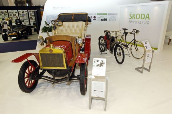 Voiturette A z roku 1906, vůz, který reprezentuje Škoda Auto na pařížské výstavě historických vozidel.