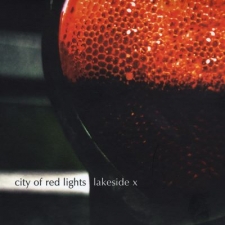 Album Lakeside X má velmi zdařilou grafiku.