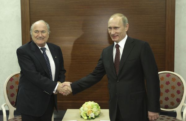 Sepp Blatter (vlevo) a Vladimir Putin. Sepp Blatter (vlevo) a Vladimir Putin.