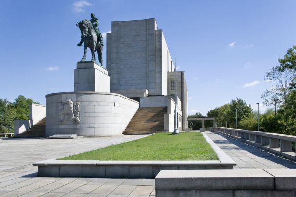 První zkouška se konala na Vítkově, v památníku, kde odpočívali českoslovenští prezidenti a potentáti.