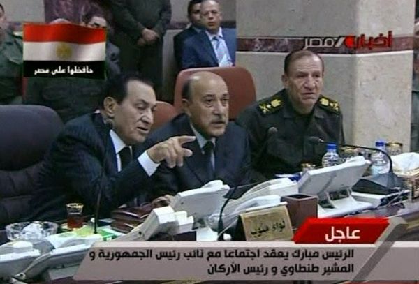Egyptský prezident Husní Murabak (vlevo) a viceprezident Umar Sulajmán.
