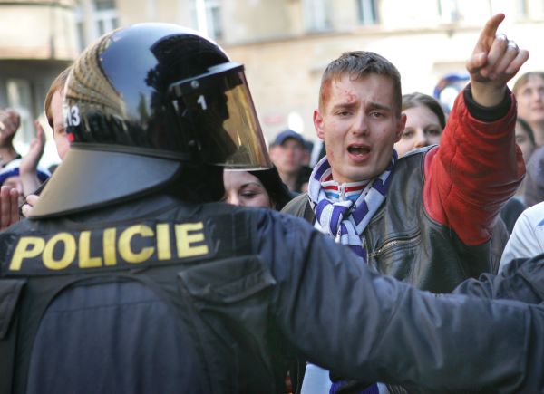 Policisté se v Ostravě střetli s radikálními fanoušky Baníku Ostrava (ilustrační foto).