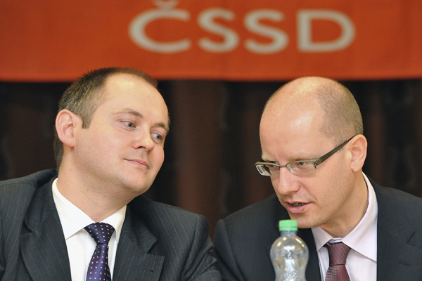 Michal Hašek (vlevo) a Bohuslav Sobotka z ČSSD.
