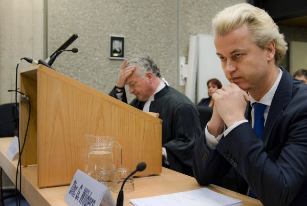 Geert Wilders v soudní síni.