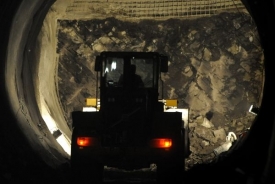 Ražba a dokončení tunelu Blanka se navíc posune, zřejmě o dva roky.