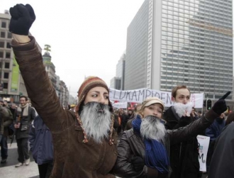Neholit se, dokud nebude vláda. Na demonstraci se sešlo 40 tisíc lidí.