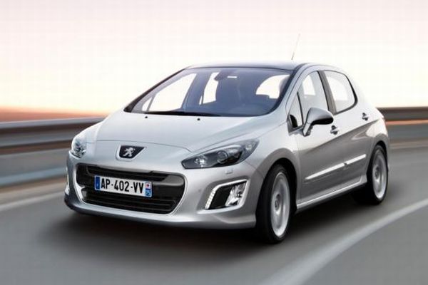 V Ženevě se při autosalonu představí inovovaný Peugeot 308.