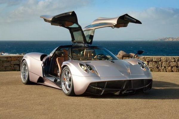 Pagani Huayra, supersportovní vůz.