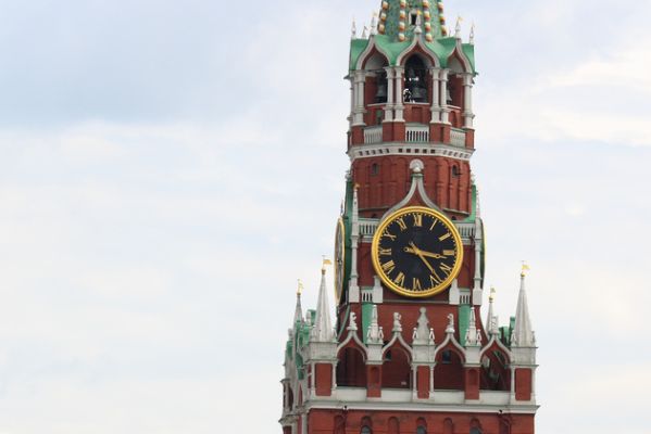 Hodiny Vykupitelovy věže v moskevském Kremlu.