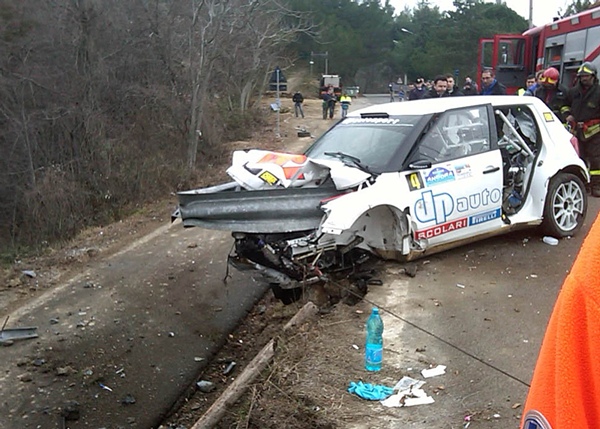 Zdemolovaná Škoda Fabia polského jezdce.