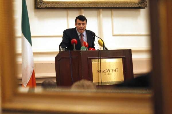 Irský ministr financí Brian Lenihan musel čelit silné bankovní krizi, z níž se země dosud rozhodně nevzpamatovala.