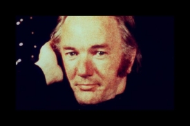 Bernhard v zamyšlení.
