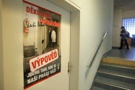 Doktoři jsou dlouhodobě nespokojeni s výší svých platů a počtem přesčasů.