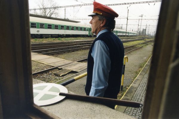 Vláda schválila přesun téměř deseti tisíc zaměstnaců železnice.