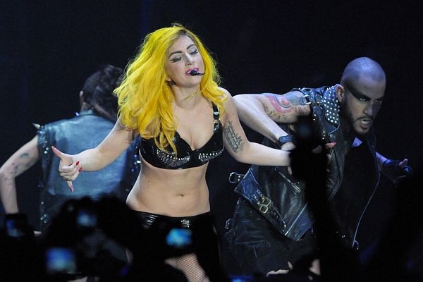 Lady Gaga na pražském koncertě.