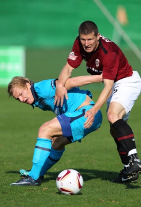 Manuel Pamič (vpravo) v dresu Jakuba Podaného.