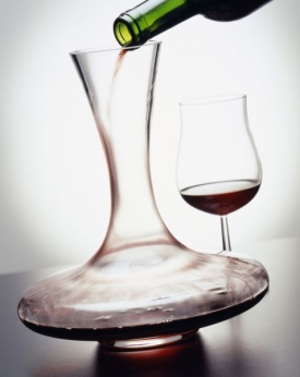 Do Prahy dorazila vzácná vína z Bordeaux.